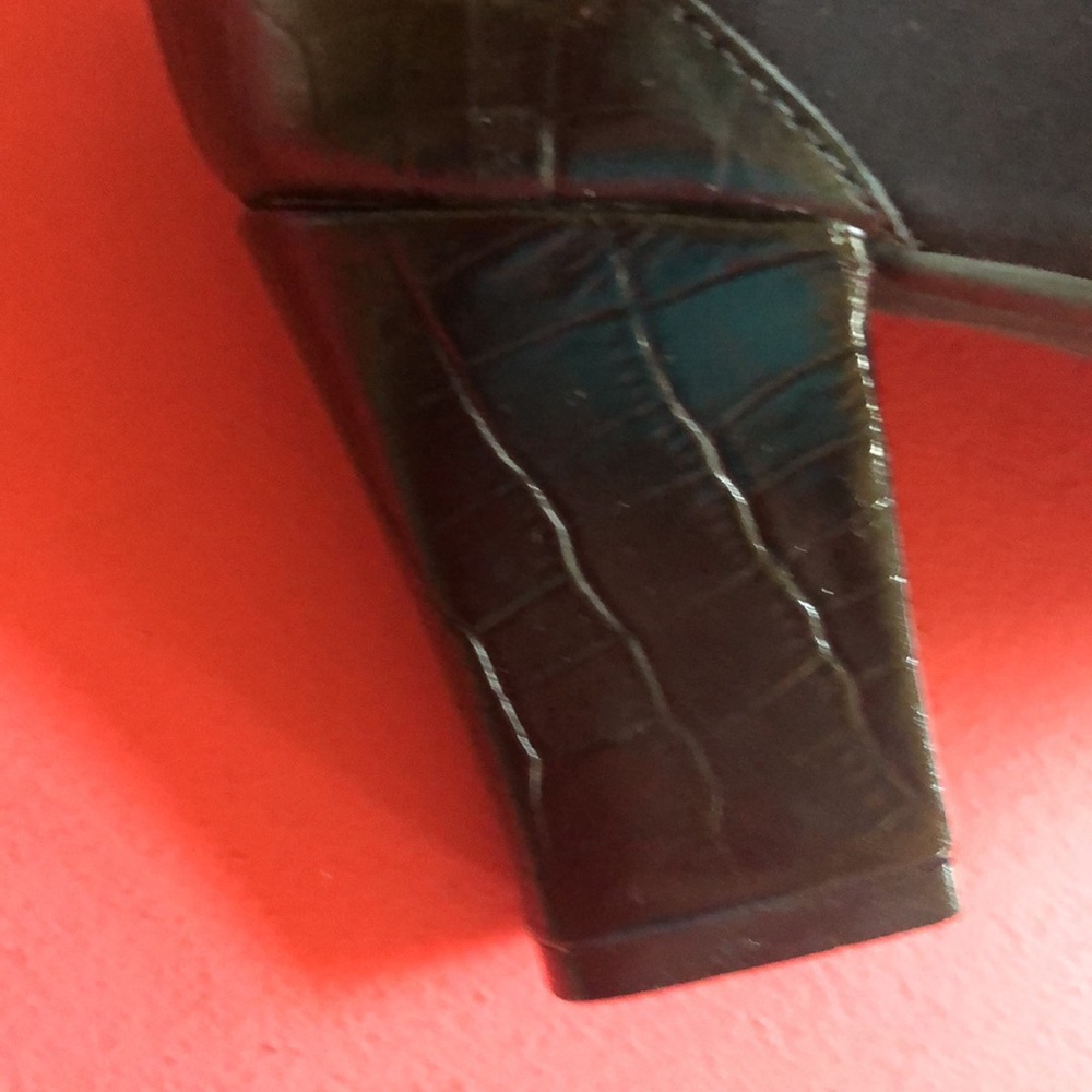 Donald J. Pliner Size 6 1/2 Like New! - Picture 9 of 10